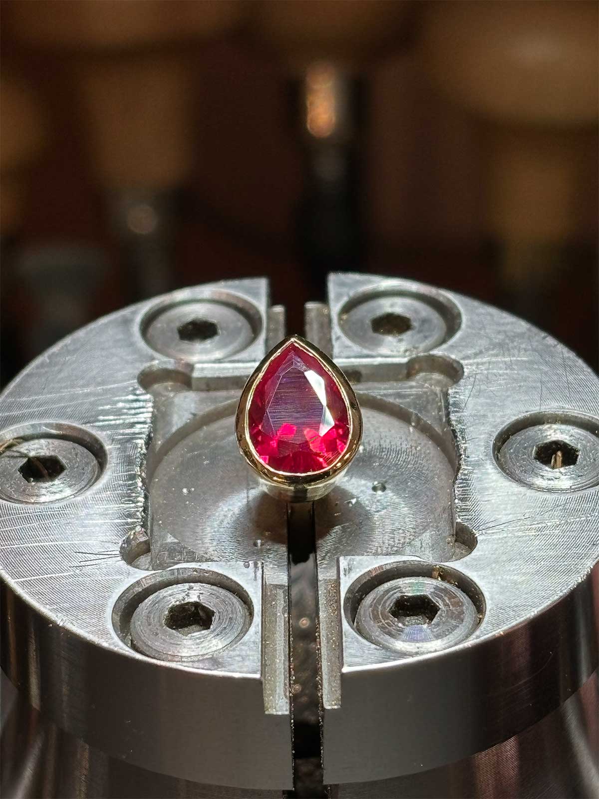 Bezel setting example (Pear Shape)