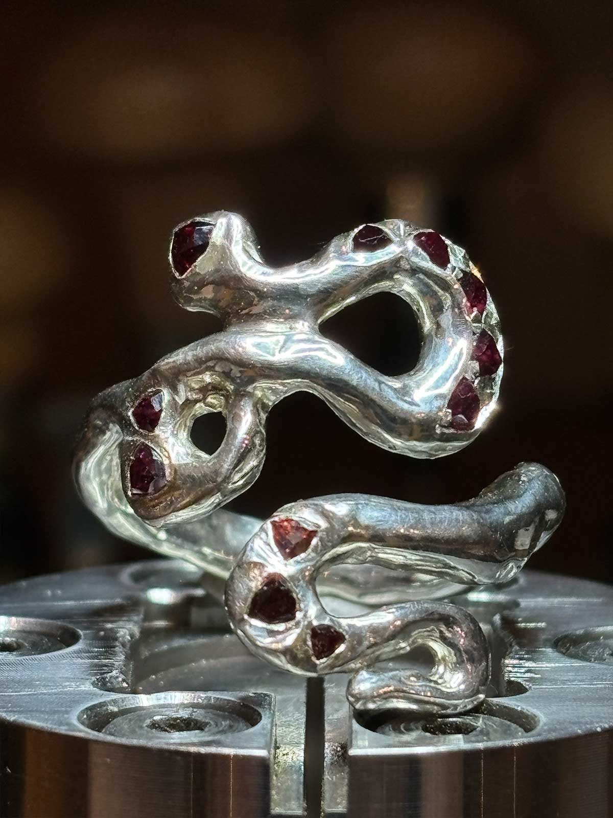 Flush, floating, or unique setting example (Flush trillion and pavé trillion)