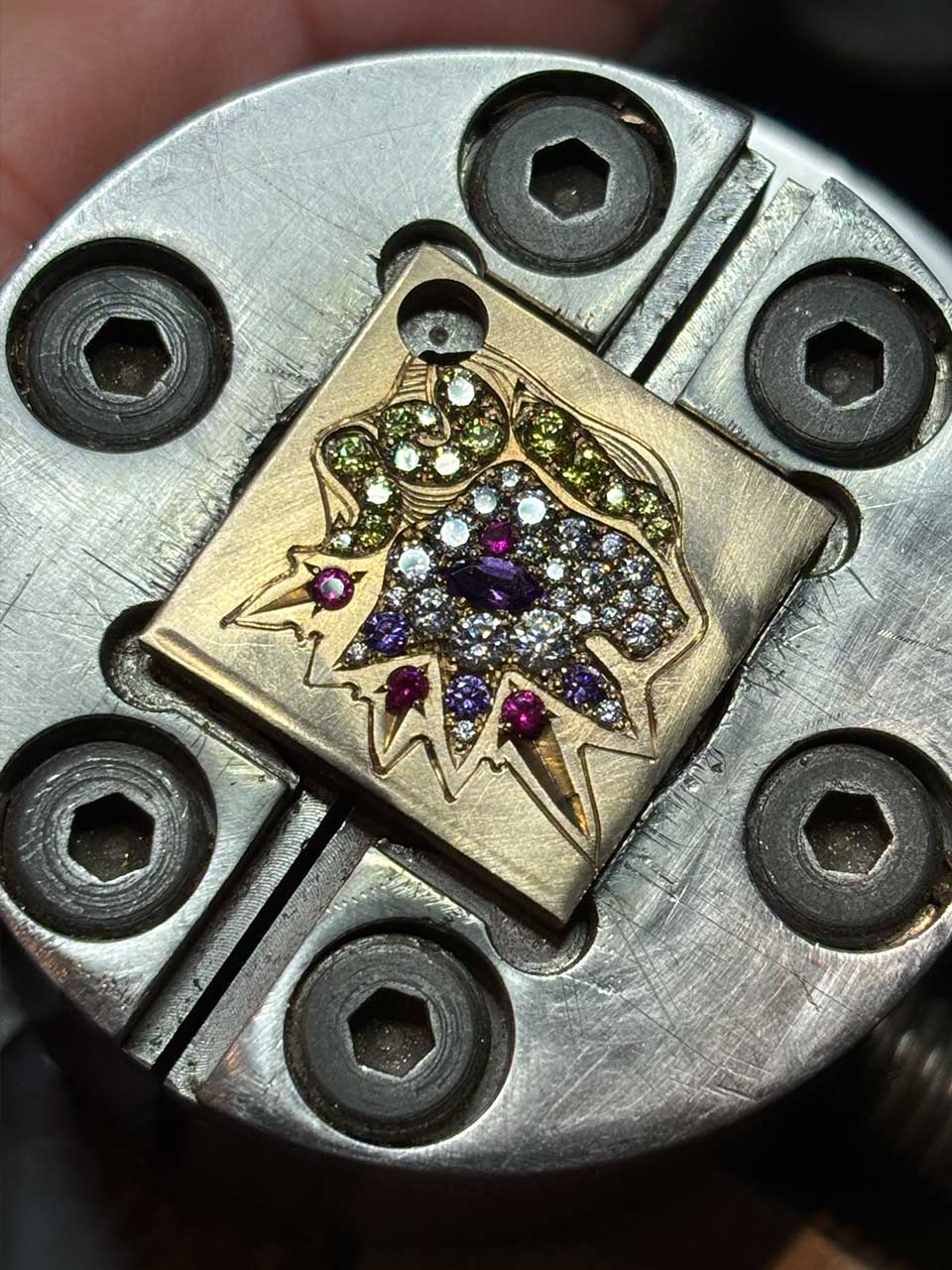 Pavé setting detail (Micro-pavé mosaique)