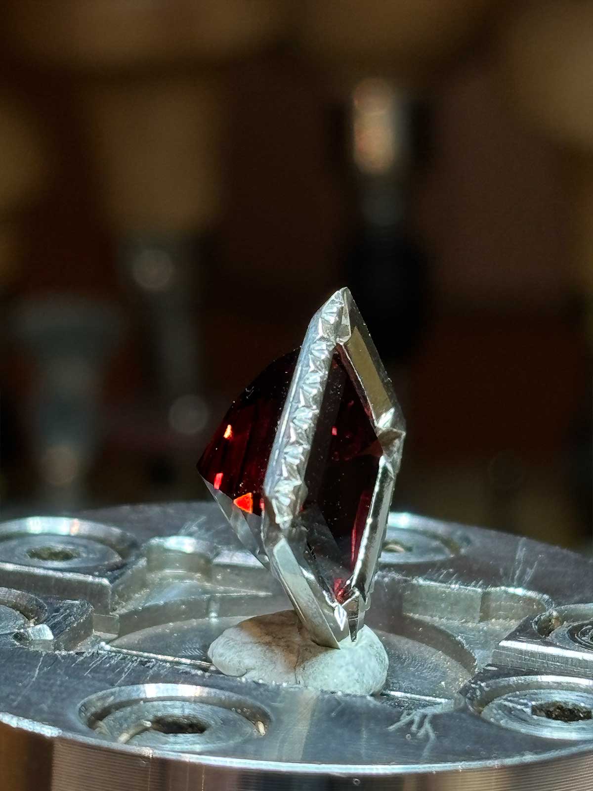 Flush, floating, or unique setting example (Inverted bezel)